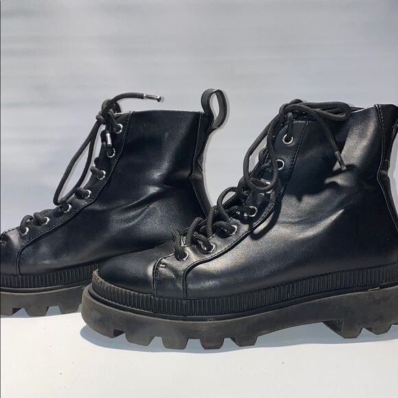 Divided Black Combat Boots with Chunky Platform Soles - Picture 4 of 6